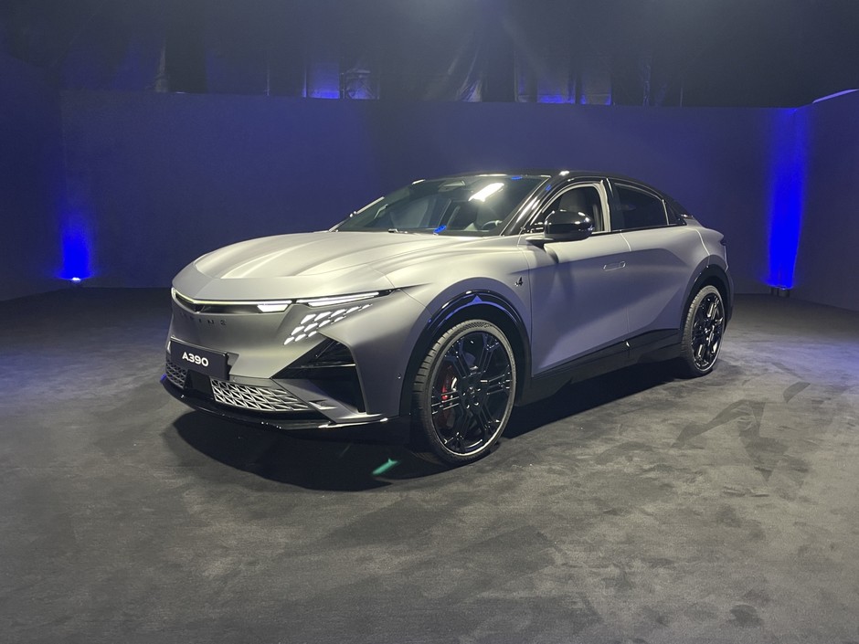 Alpine A390