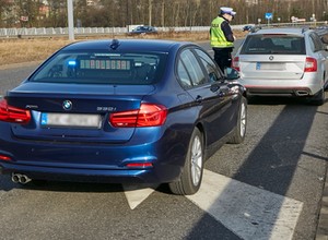 Tak się traci prawo jazdy za punkty. Wyjaśniamy, co się dzieje, gdy nie przyjmiesz mandatu