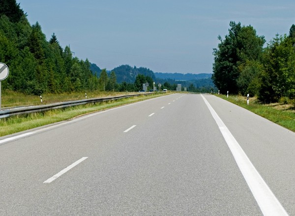 Na niemieckiej A2 rozpędził się do ponad 320 km na godz. Teraz zapłaci i odpocznie od jeżdżenia