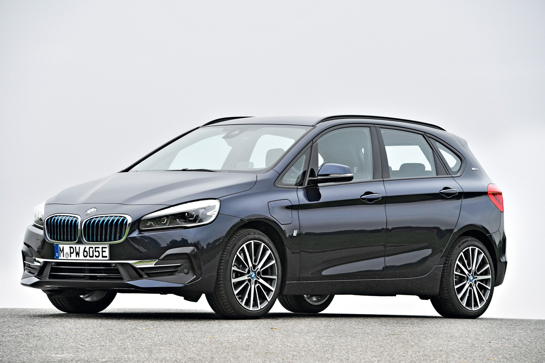 Porównanie: benzynowa hybryda, dieslowska hybryda kontra diesel i benzyna