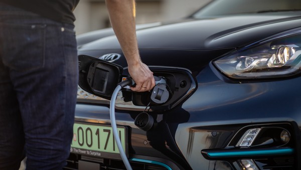 Kia wprowadza dopłaty do aut elektrycznych. Można zyskać do 22 tys. zł