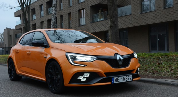 Tragiczny wypadek pod Oświęcimiem. Nie każdy wie, że Renault Megane R.S. jest dość wymagającym autem