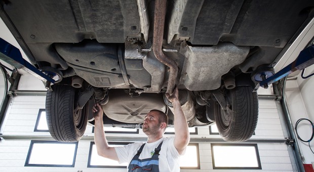 Gdzie sprawdzić auto przed zakupem: w SKP czy przez tzw. mobilnego eksperta?