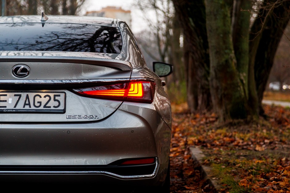 2024 Lexus ES300h