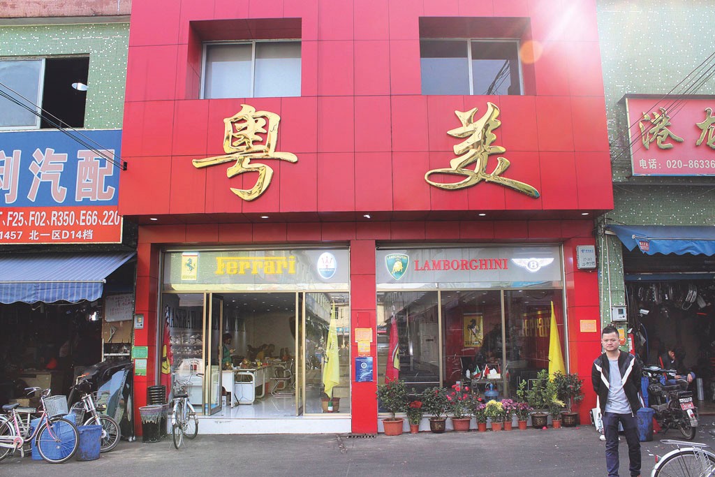 Jak się okazało, w tym rejonie Shenzhenu działa wiele sklepików z używanymi częściami do aut, w tym jeden  specjalizujący się w nawigacjach.