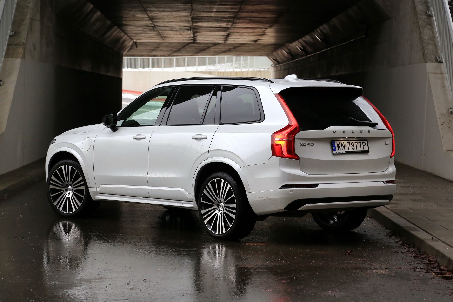 Volvo XC90 T8 (2021 r., 2. generacja, lifting)