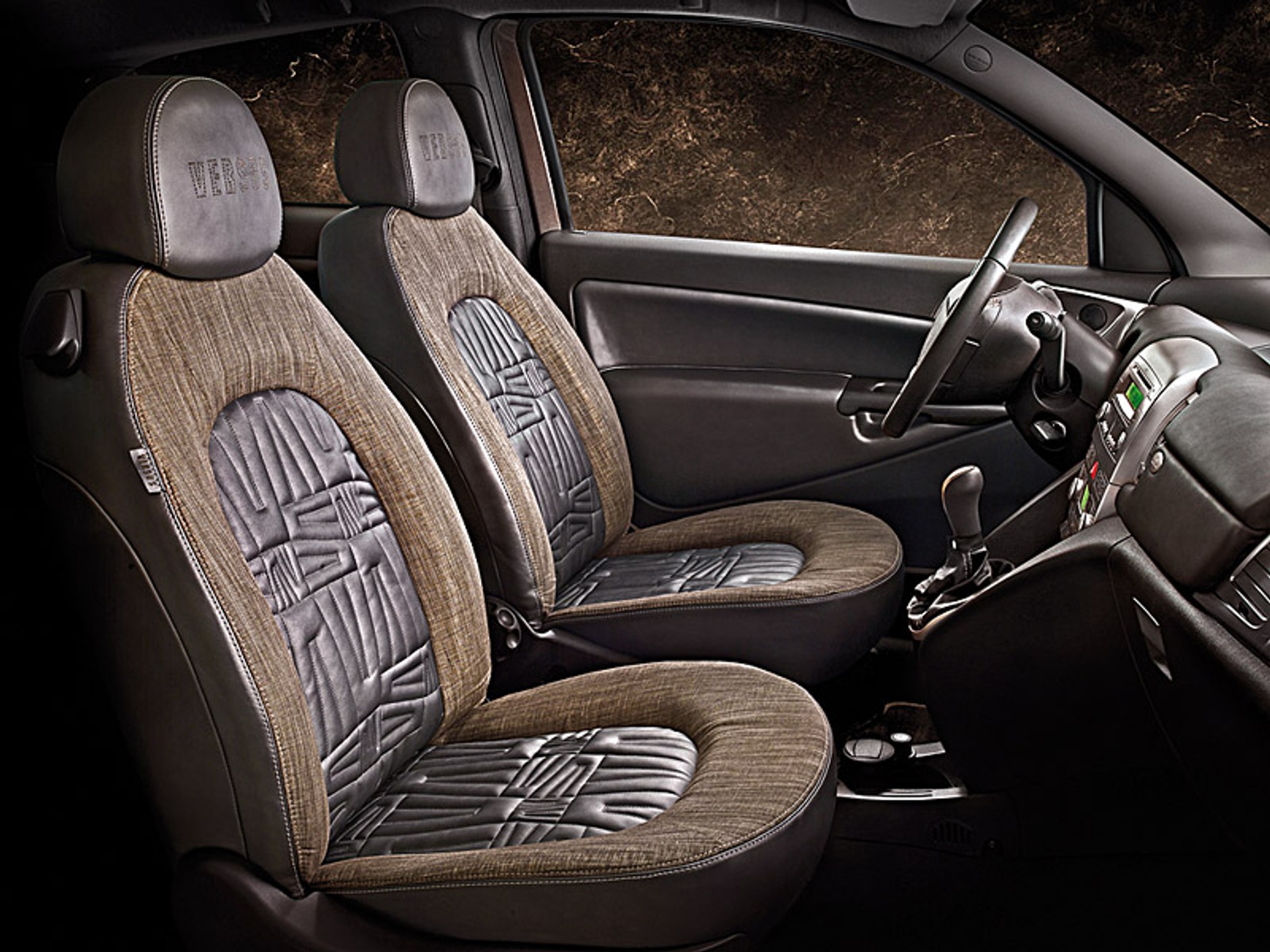 Paryż 2008: Lancia Ypsilon Versus -  wersja limitowana w stylu stylu Versace