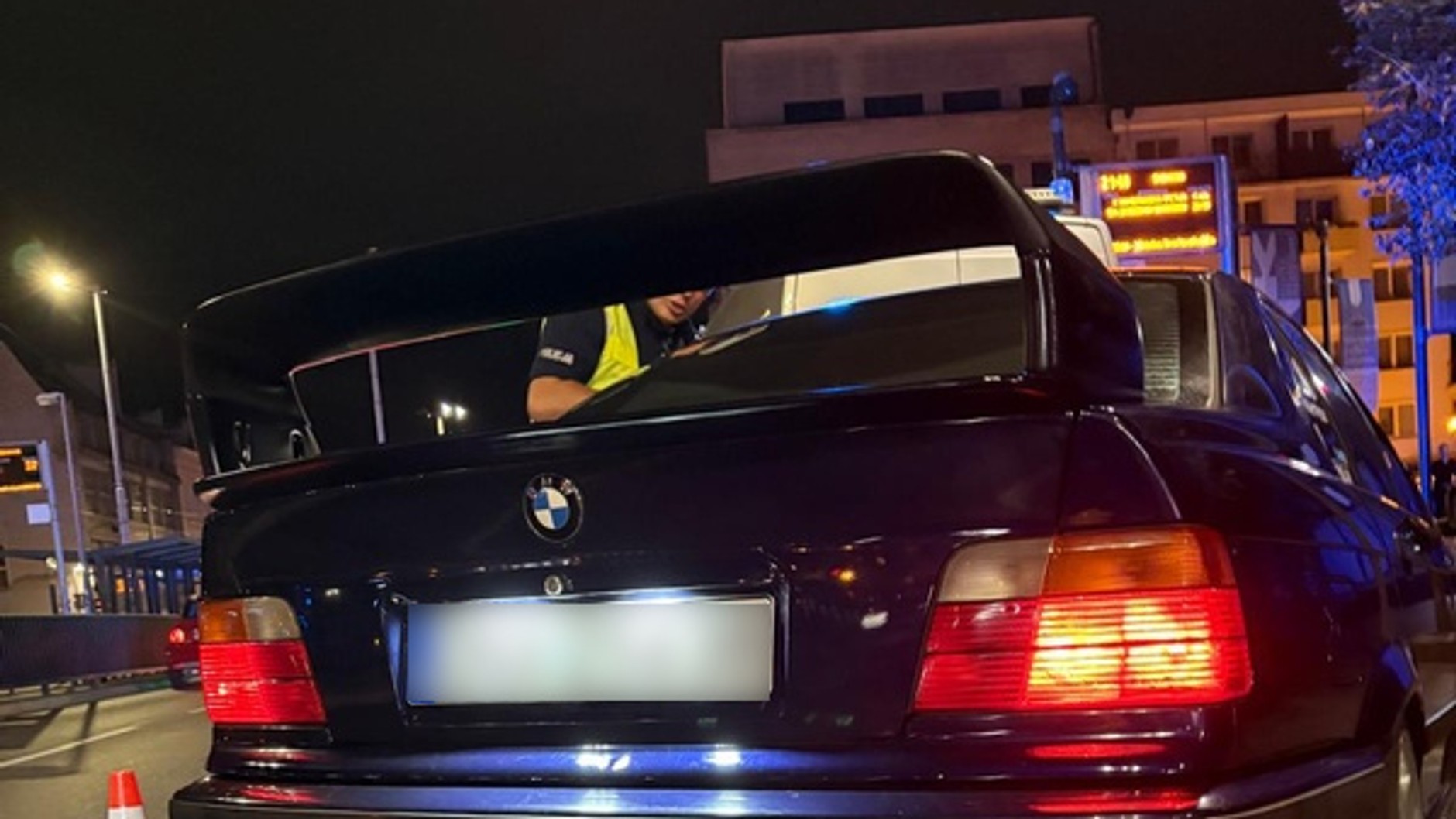 Wrocławska drogówka sprawdzała wydechy w samochodach