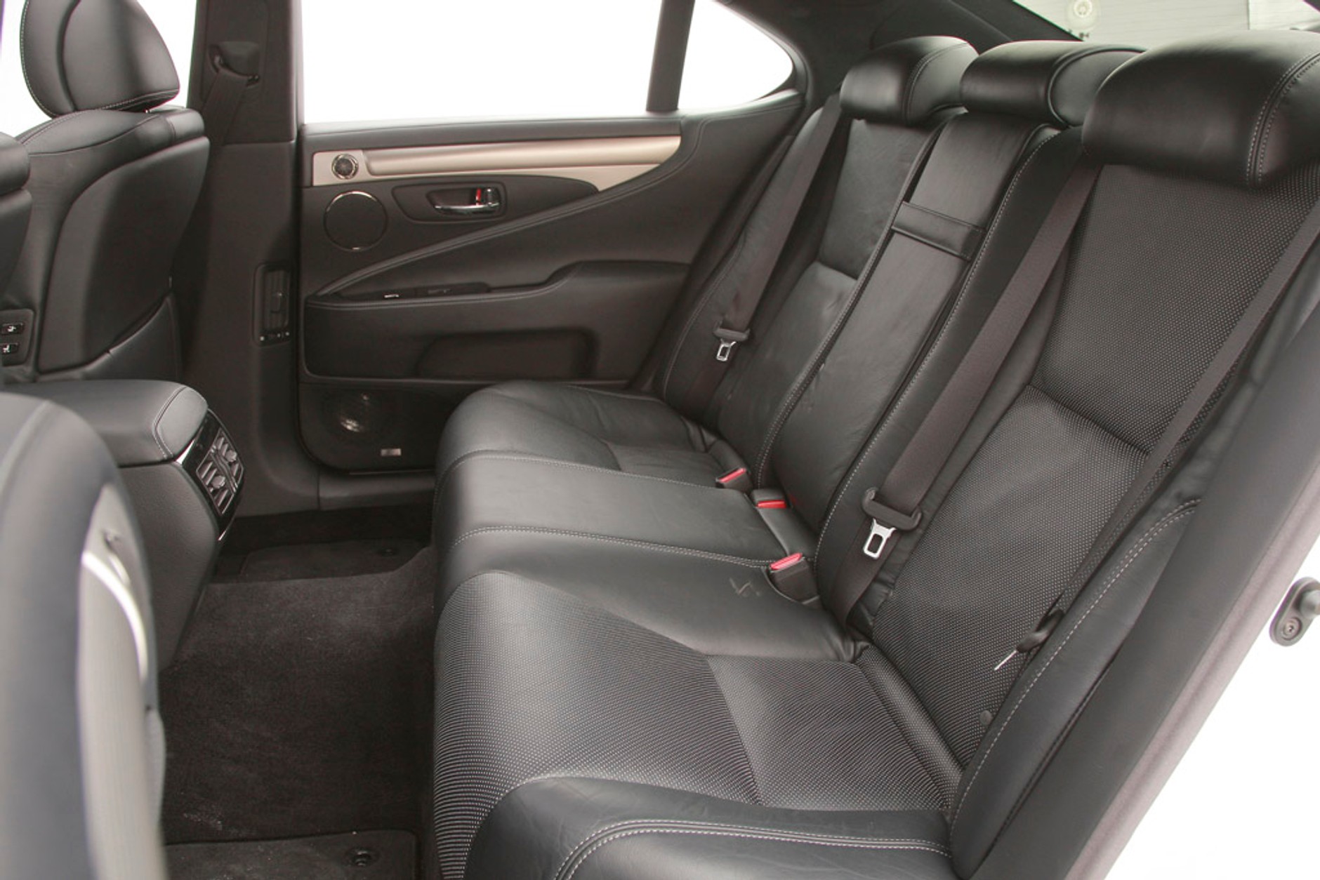 Test Lexusa LS 600h F Sport: hybryda na  sportowo