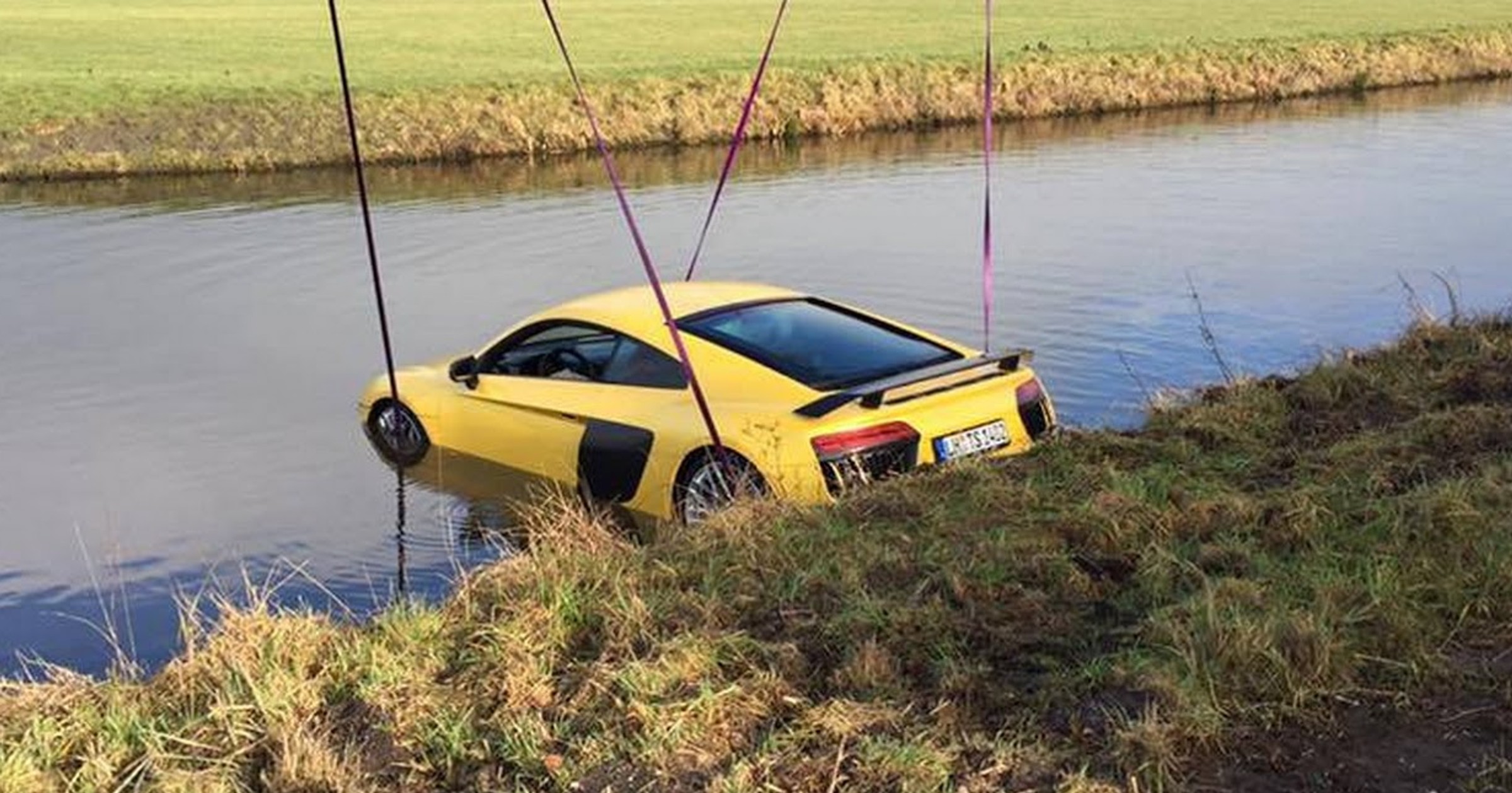 Nurkowanie w rzece Audi R8 V10 Plus