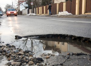 Wjechałeś w dziurę? Nie daj się spławić! Odzyskaj pieniądze