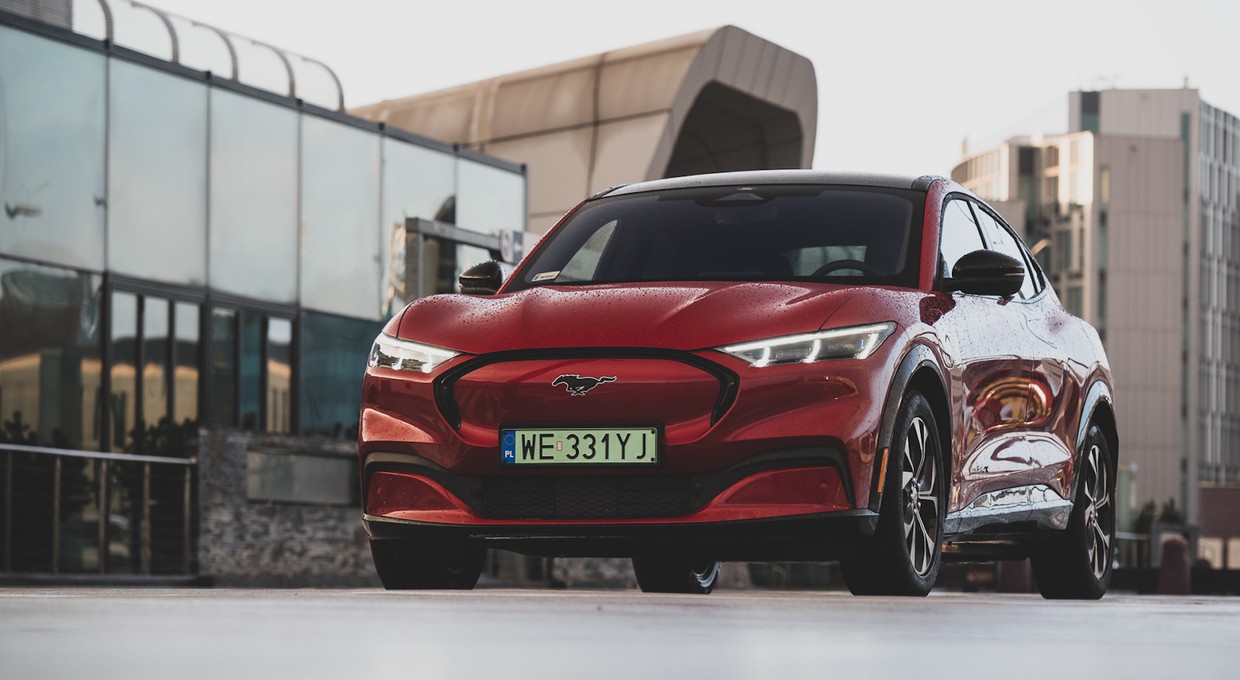 Ford Mustang Mach-E liderem rynku osobowych elektryków Polsce