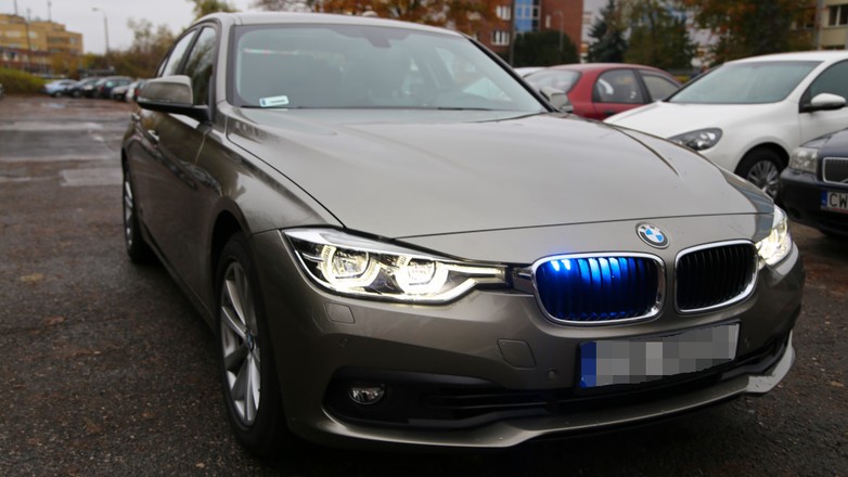 Przód nieoznakowanego radiowozu