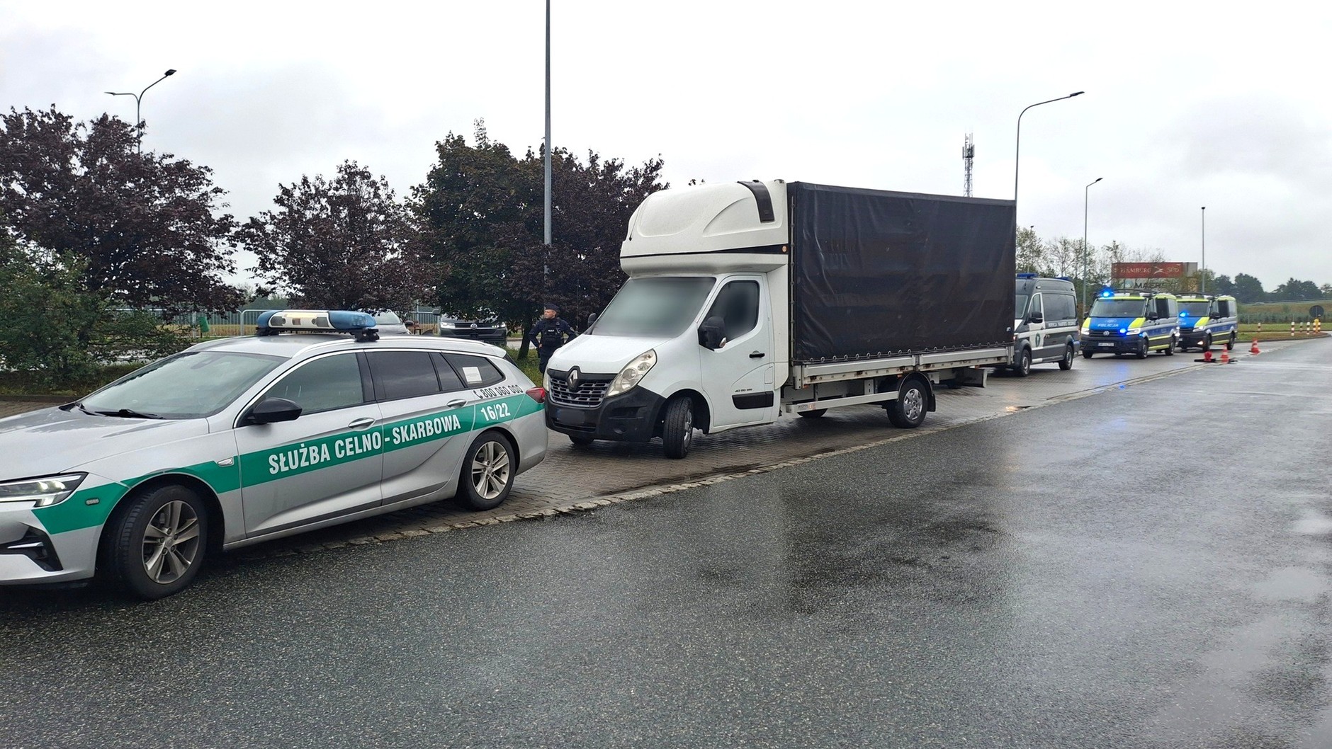 Inspektorzy ITD kontrolują busa