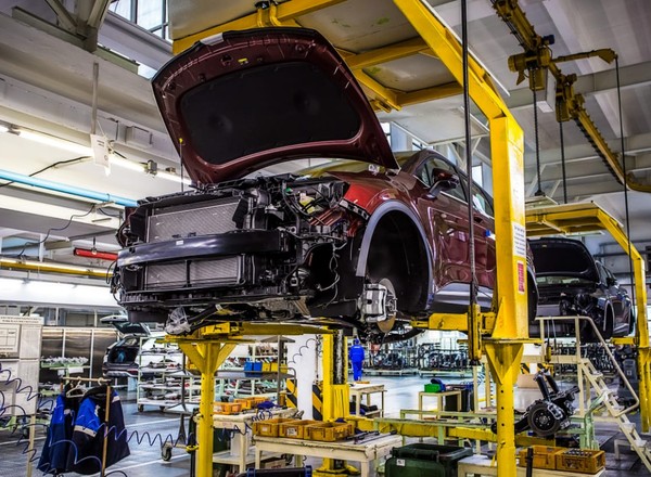 Na sankcjach wobec Rosji ucierpią także producenci samochodów. Nie tylko rosyjscy