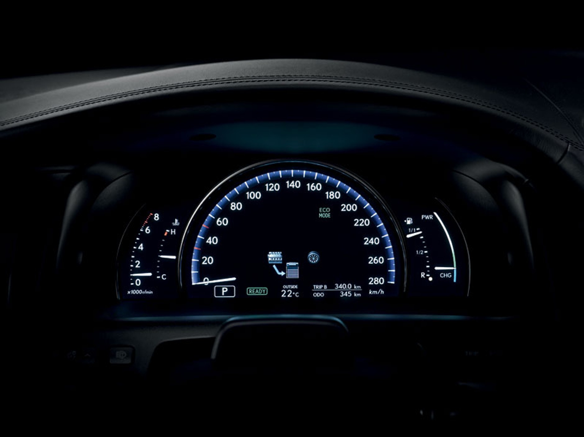 Lexus LS 600 h 2010: nowe akumulatory i więcej miejsca w bagażniku