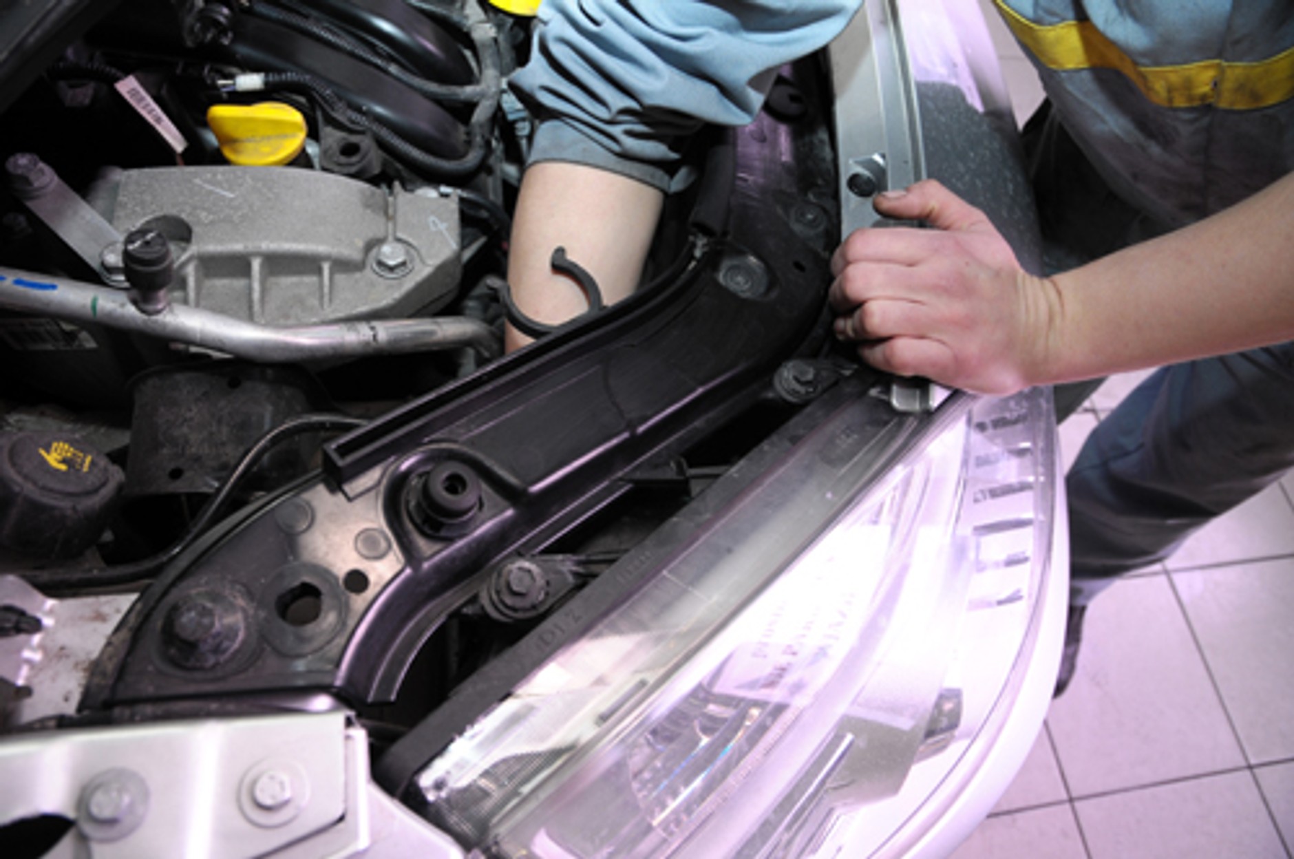 Wymiana żarówek jest coraz trudniejsza