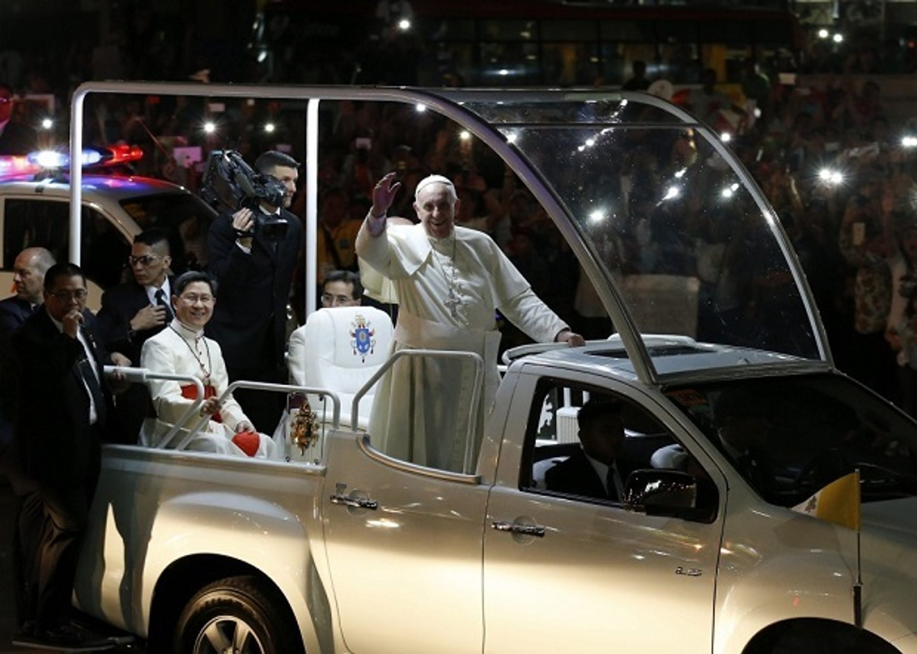 Isuzu D-Max Papamobile