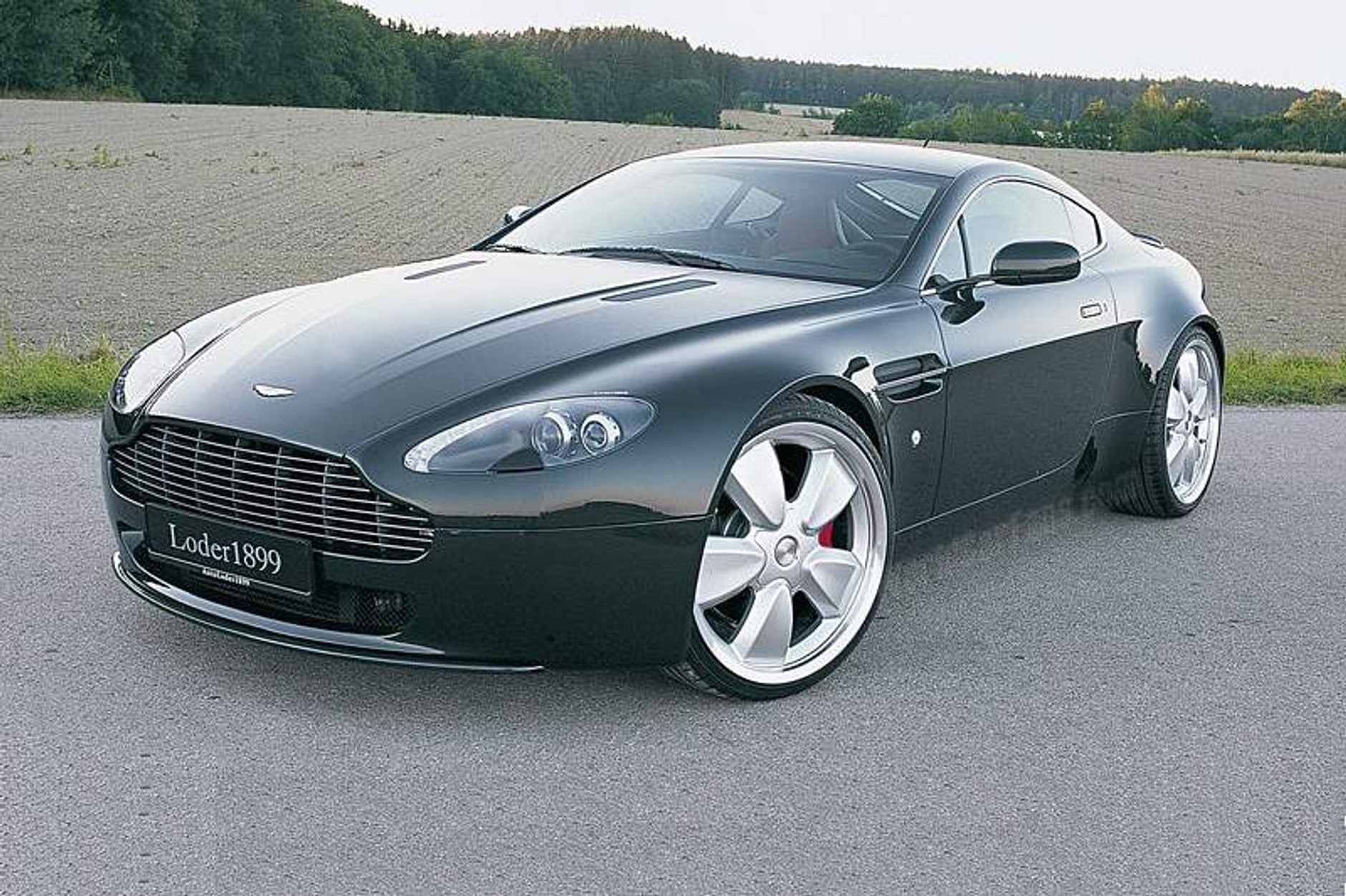 Loder1899 V8 Vantage – reakcja na Ferrari F430