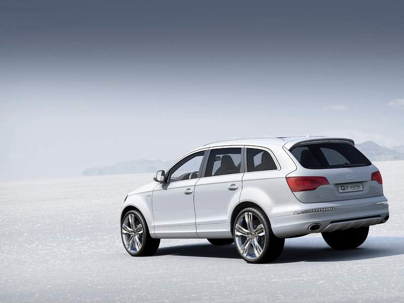 Zdjęcia szpiegowskie: Dwunastocylindrowe Audi Q7 na ON