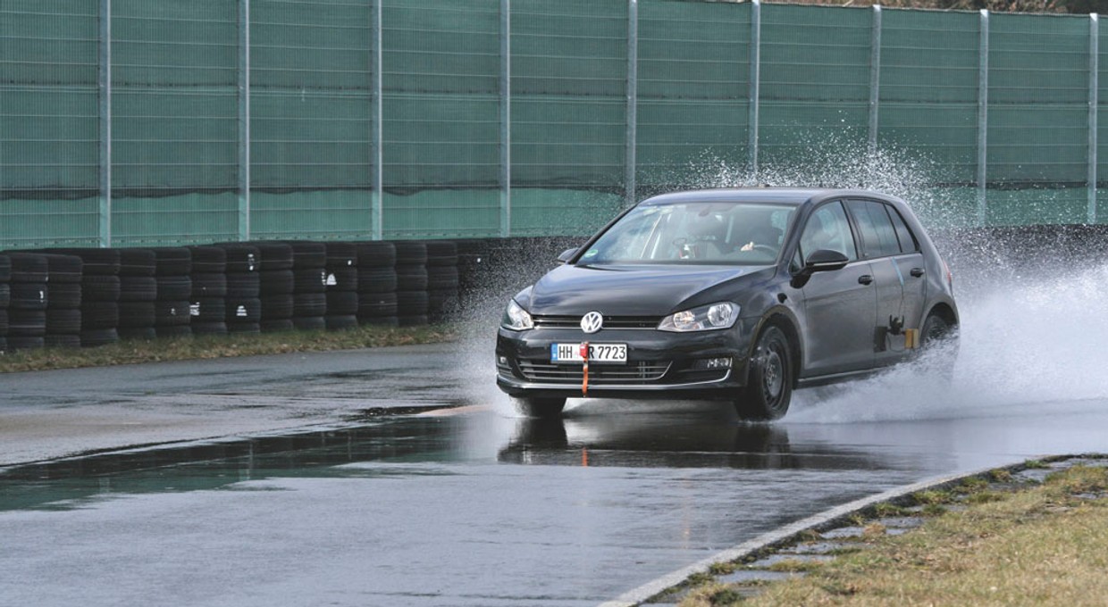 Co to jest aquaplaning i jak temu zaradzić?