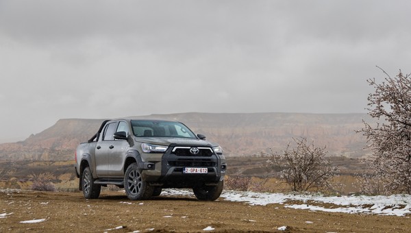 Toyota Hilux dostała nowy napęd. Jest najnowocześniejszy i może być najlepszy. To diesel