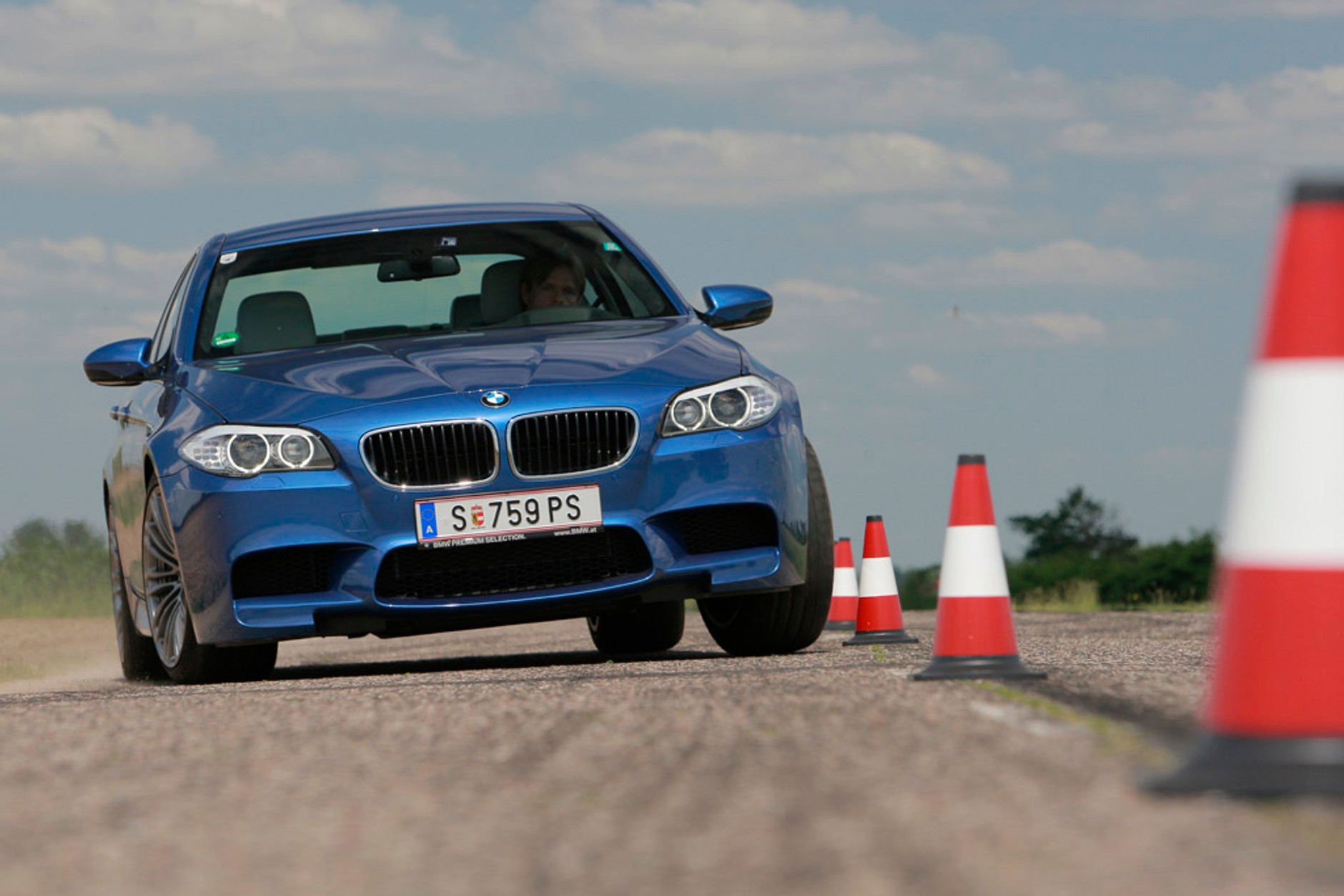 BMW M5: wirtuoz driftu i nie tylko