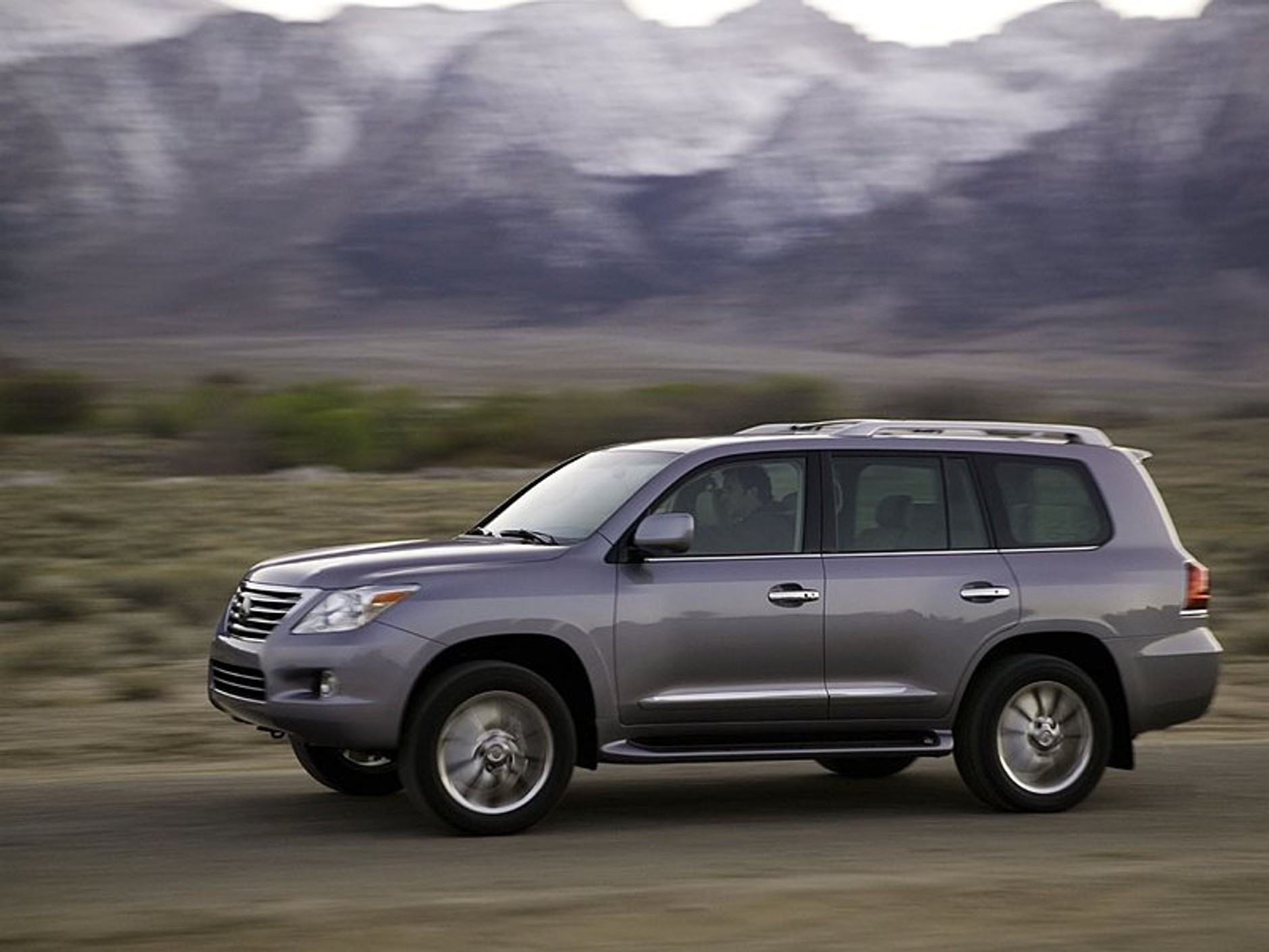 Lexus LX 570 nowa kreacja na temat Land Cruisera
