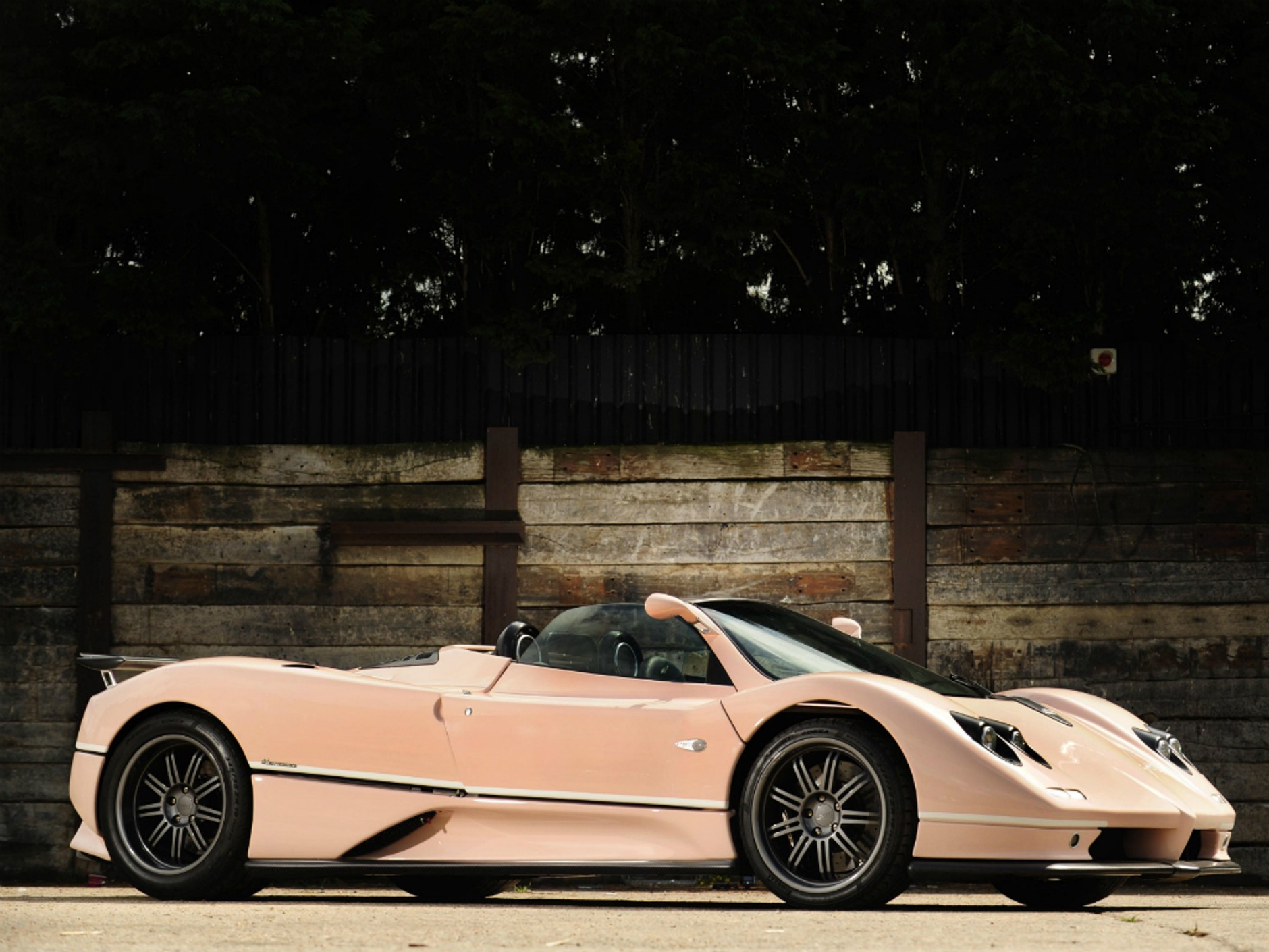 Różowa Zonda na sprzedaż