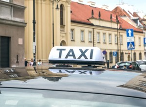 Włosi będą za darmo odwozili taksówkami pijanych kierowców. Ale nie wszystkich