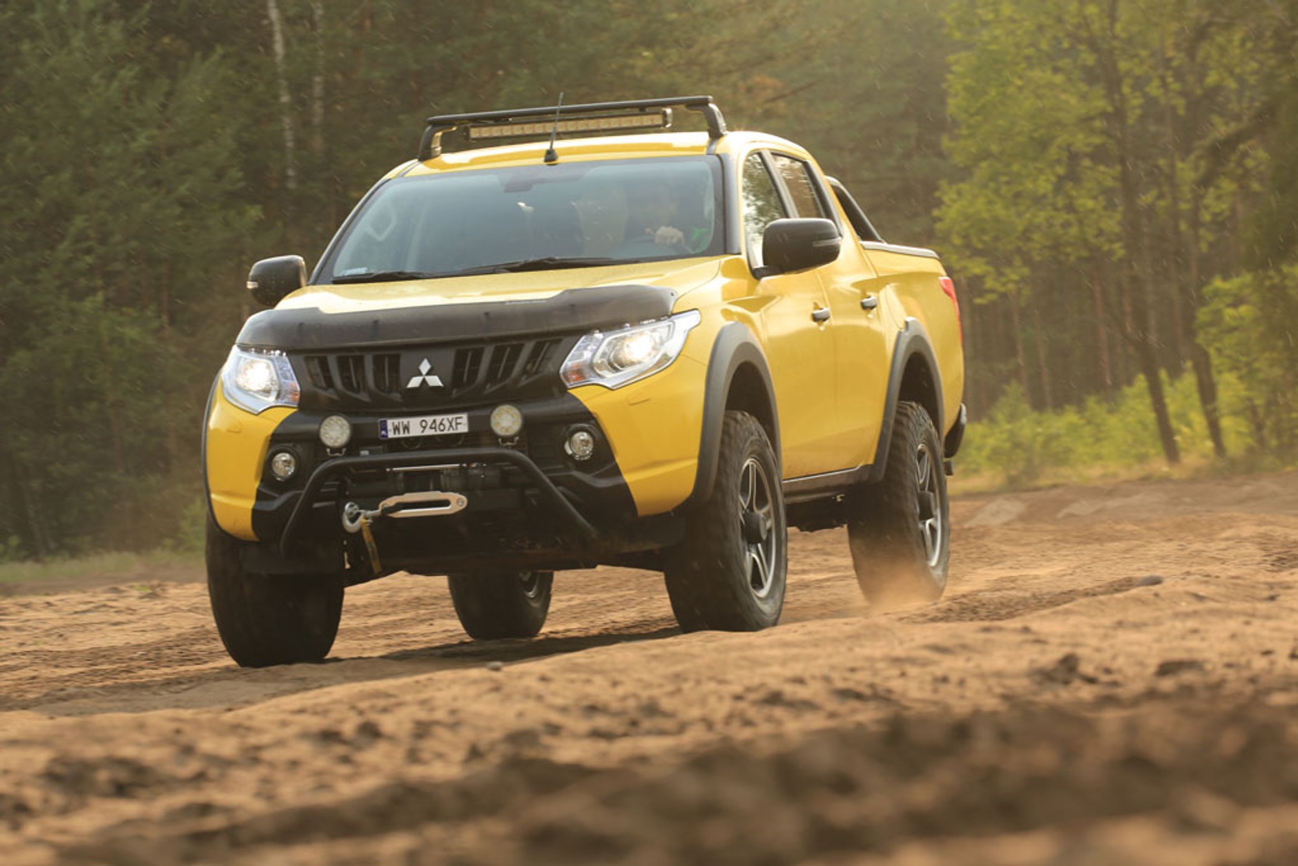Mitsubishi L200 Monster - potwornie pracowity