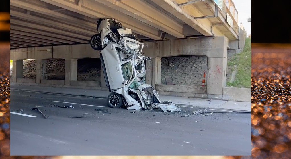 Jeep pod wiaduktem