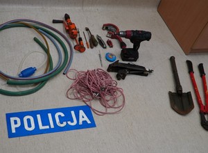 Złoty strzał policjantów z Olsztyna. Gdy otworzyli bagażnik, oniemieli