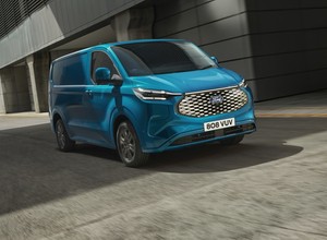 Ford E-Transit Custom. Taki będzie też nowy dostawczy Volkswagen