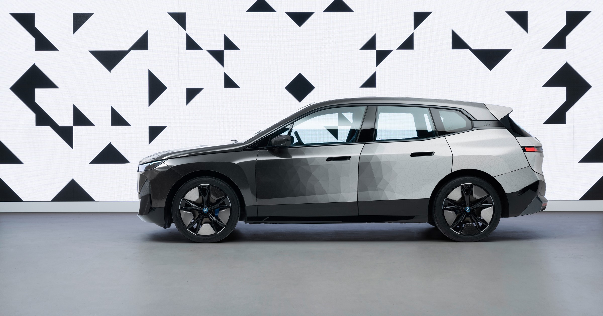 BMW iX Flow E Ink