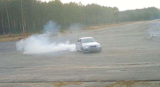 Driftowali po płycie lotniska nadleśnictwa. Nie wiedzieli, że są nagrywani