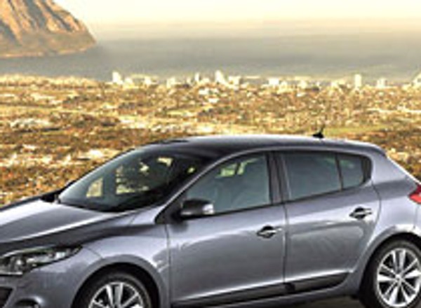 Paryż 2008: nowy Renault Megane - pierwsze zdjęcia przed premierą