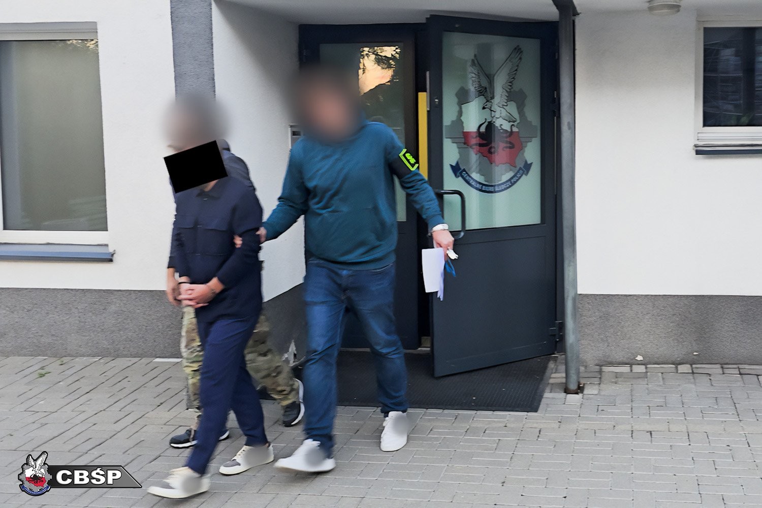 CBŚP rozbiło grupę przestępczą handlującą luksusowymi autami.