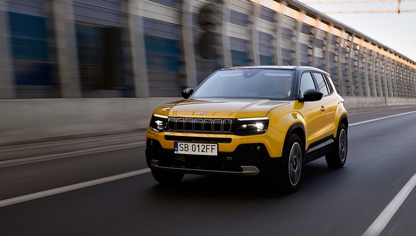 Jeep Avenger z rocznika 2024. Producent dodał nowy silnik