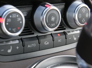 To mechanicy psują nam klimatyzację! Wyjaśniamy, czym grozi nieodpowiedni serwis klimatyzacji
