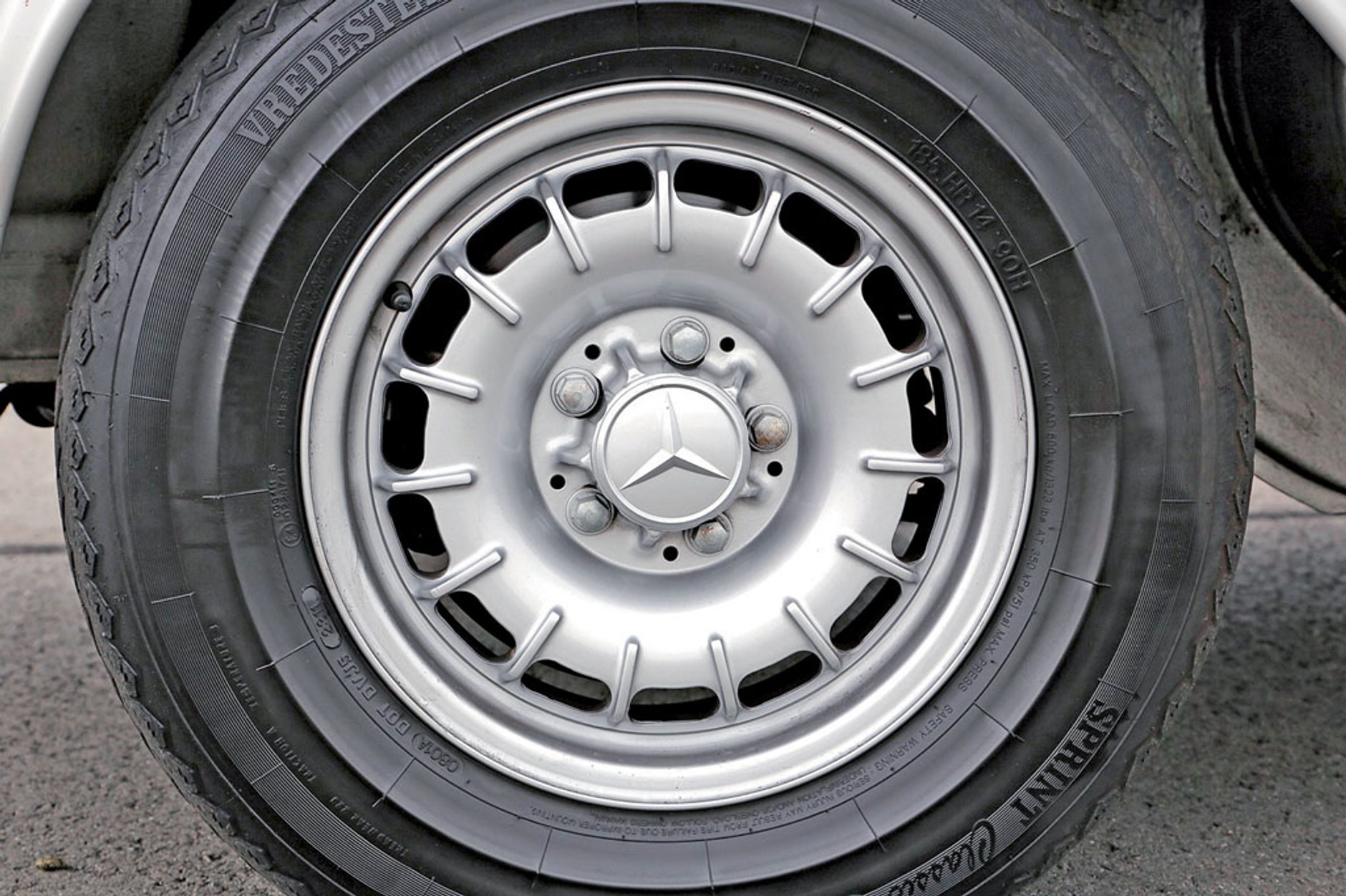 Wiatr przeciw burzy - Mercedes 280 SL kontra Porsche 911 S 2.2 Targa