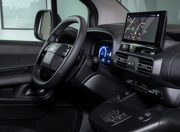 Toyota obcięła ceny swojego auta aż o... 55 tys. zł. Oczywiście jest haczyk