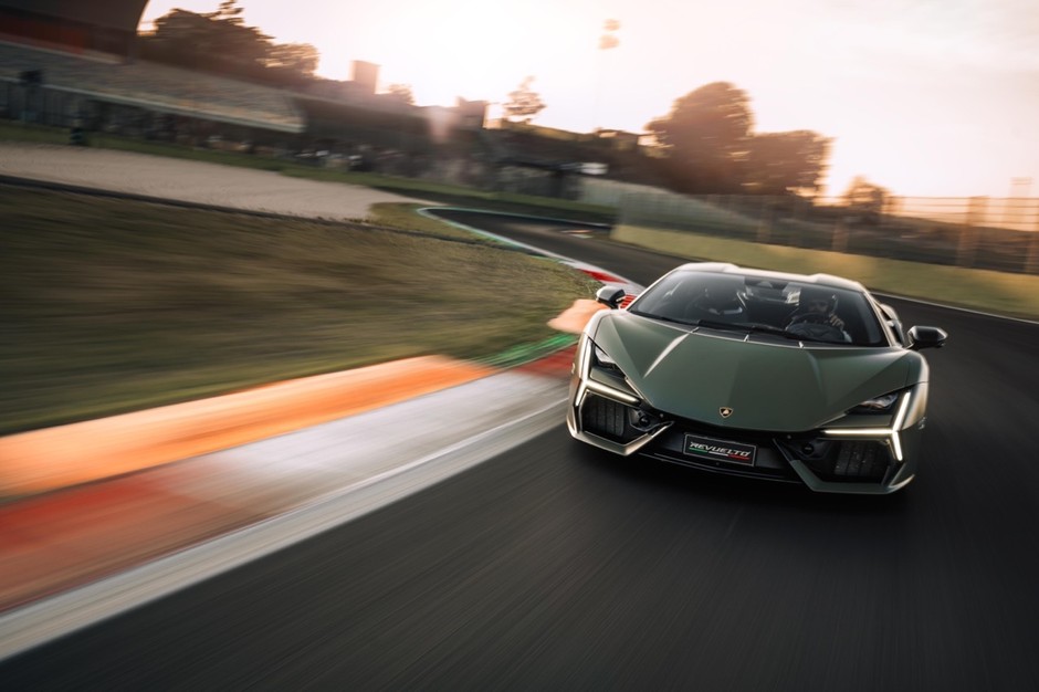 Lamborghini Revuelto