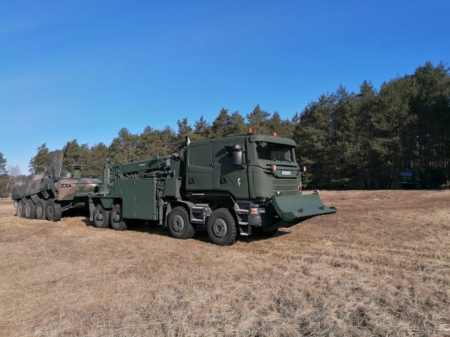 Ciężki Kołowy Pojazd Ewakuacji i Ratownictwa Technicznego (CKPEiRT) Hardun podczas ćwiczeń