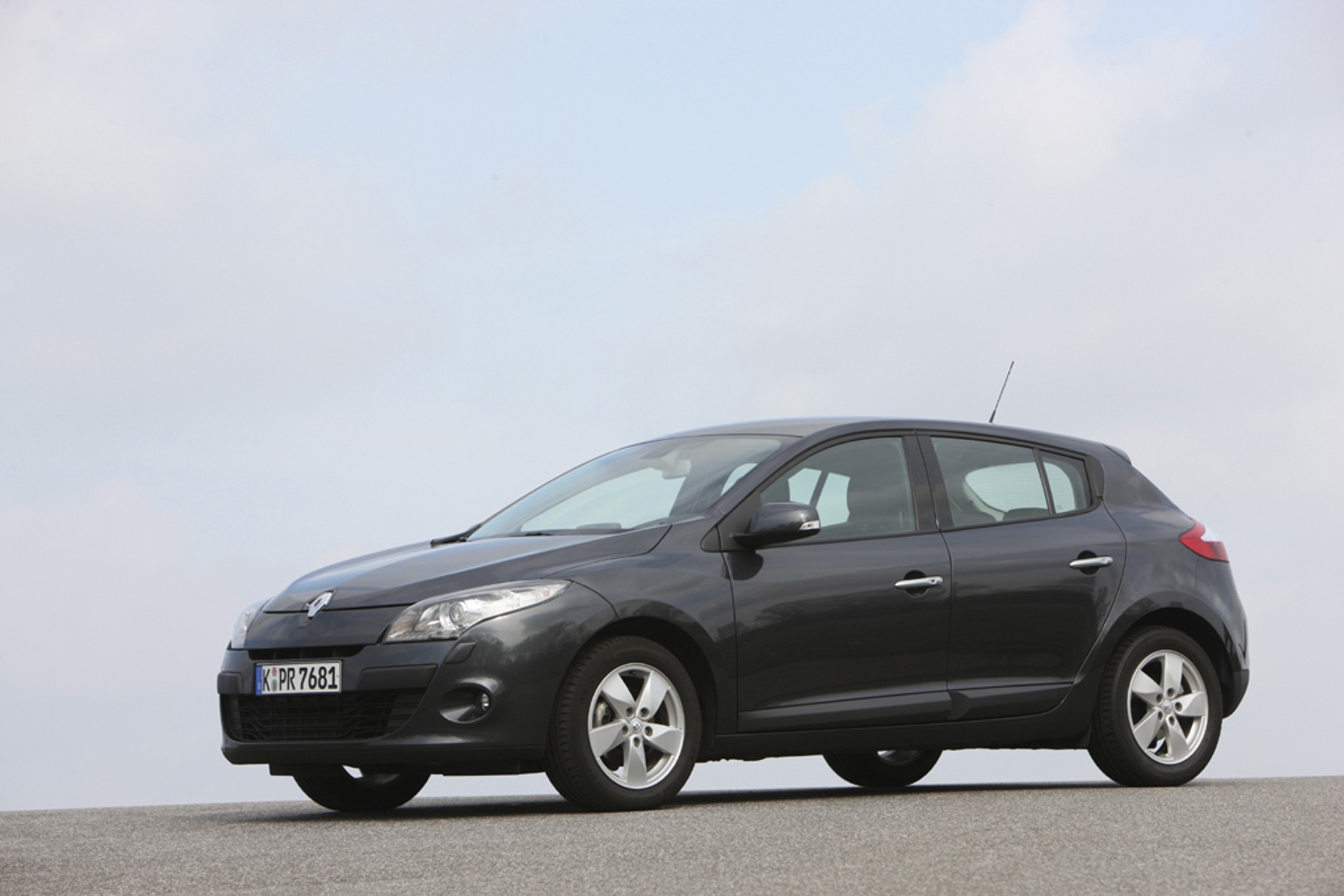 Poradnik kupującego kompaktowe bestsellery - Który kompakt warto kupić? Skodę Octavię, Opla Astrę, Kię ceed, Hyundaia i30, VW Golfa czy Renault Megane