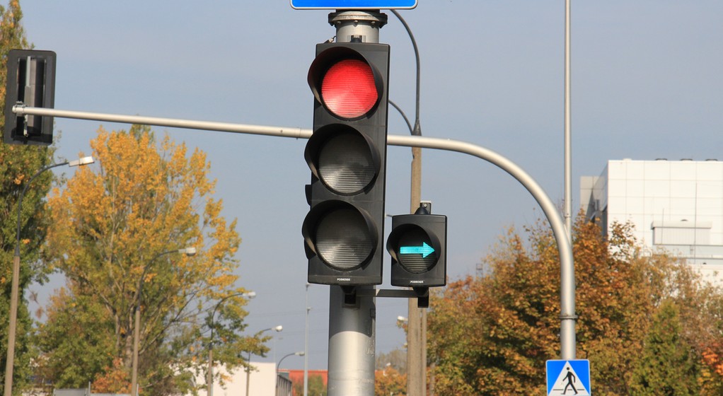 Zielona strzałka warunkowa i system Red Light. Będzie mandat?
