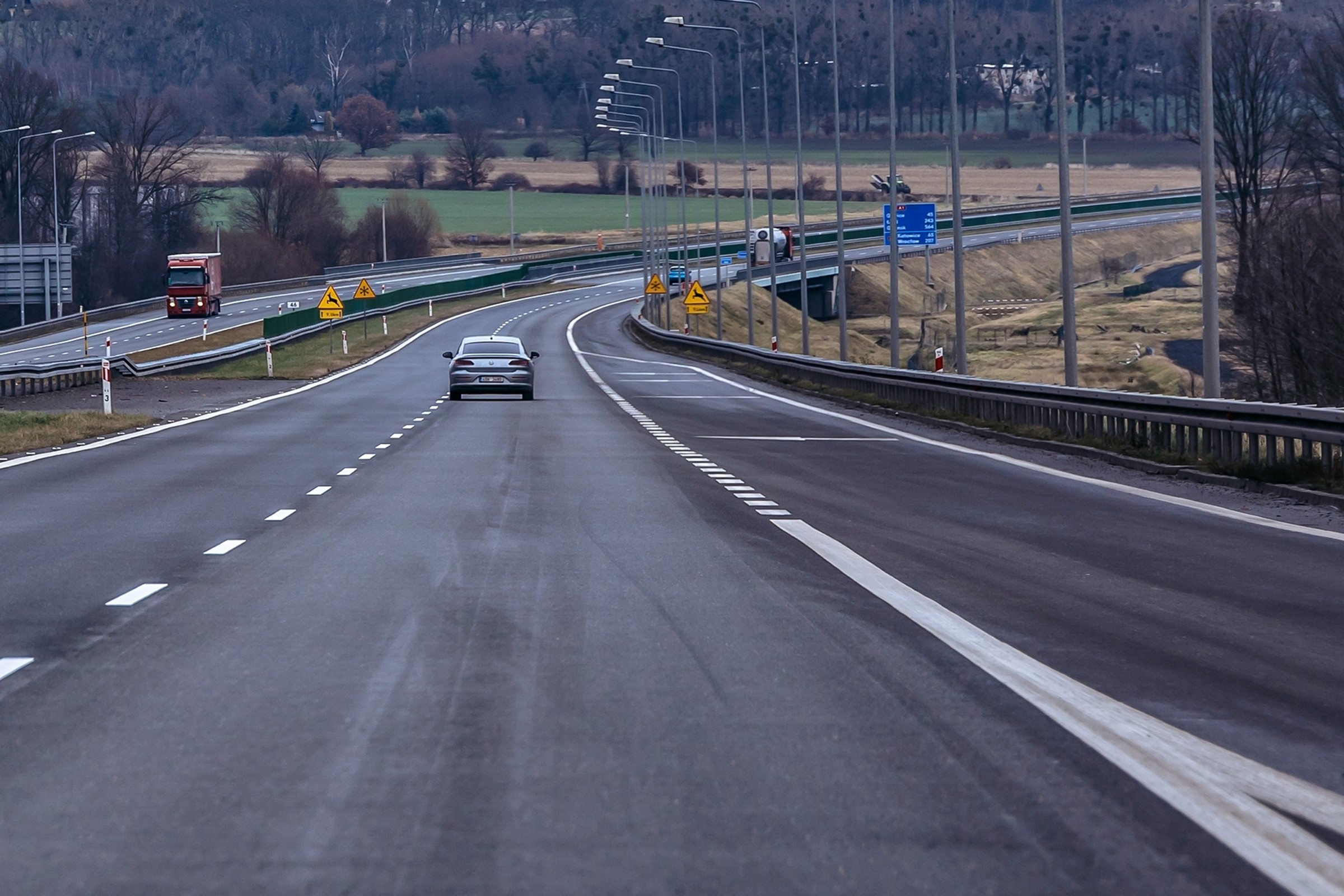 Kto ma pierwszeństwo na pasie rozbiegowym? Przepisy są jasne