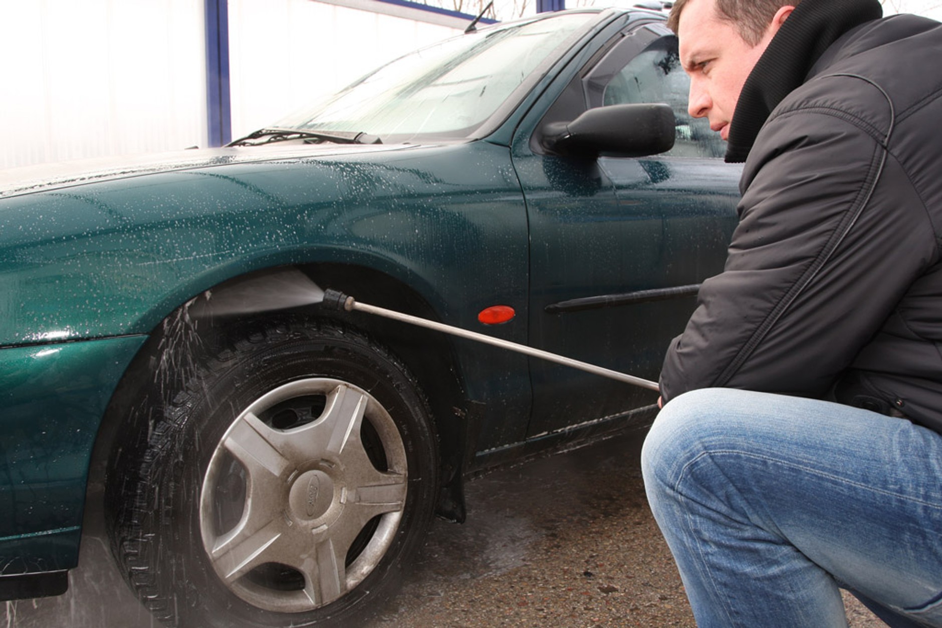 Porządnie umyj auto  po zimie