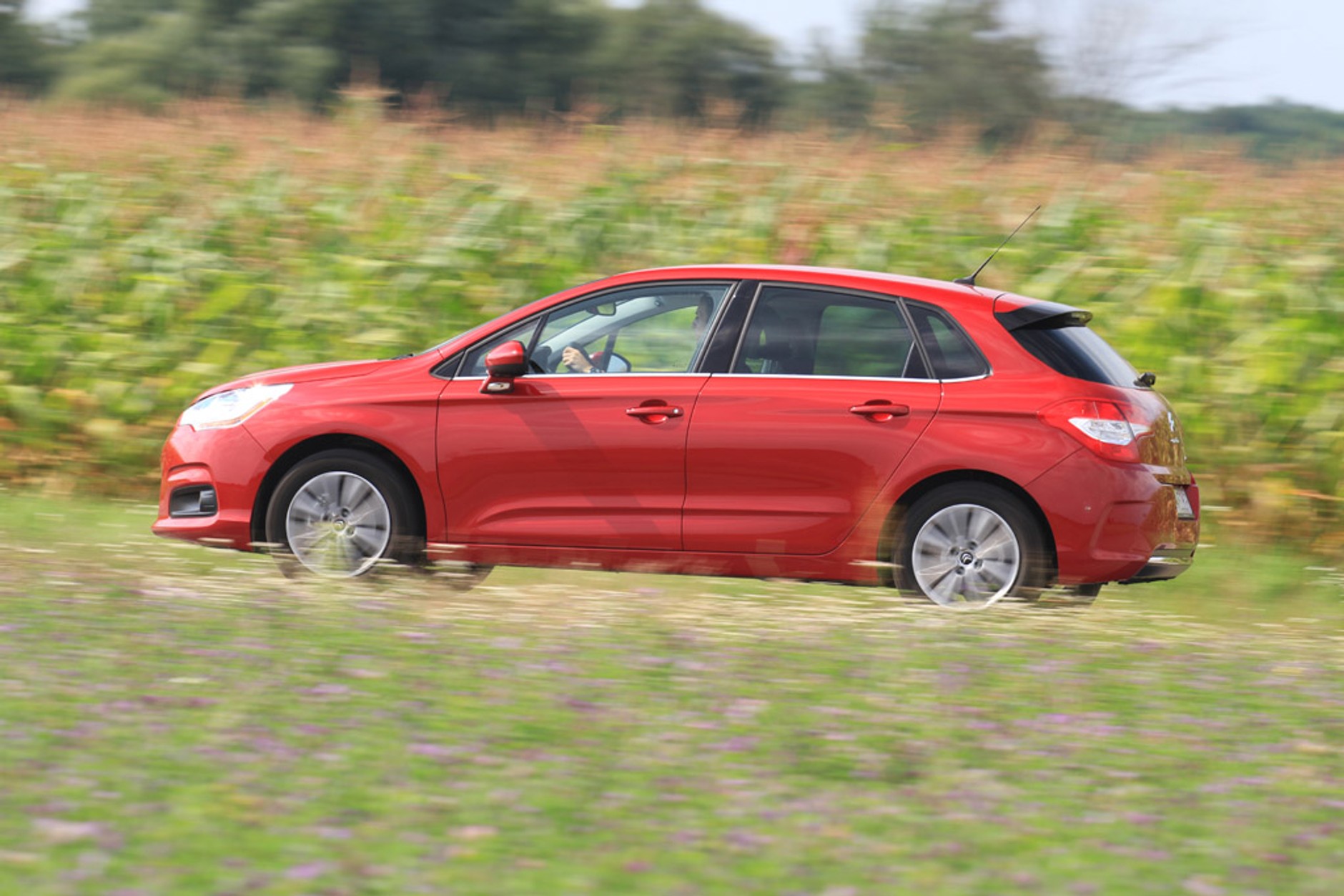 Mitsubishi Lancer kontra Citroen C4 i Opel Astra: kompakty tylko na pozór podobne