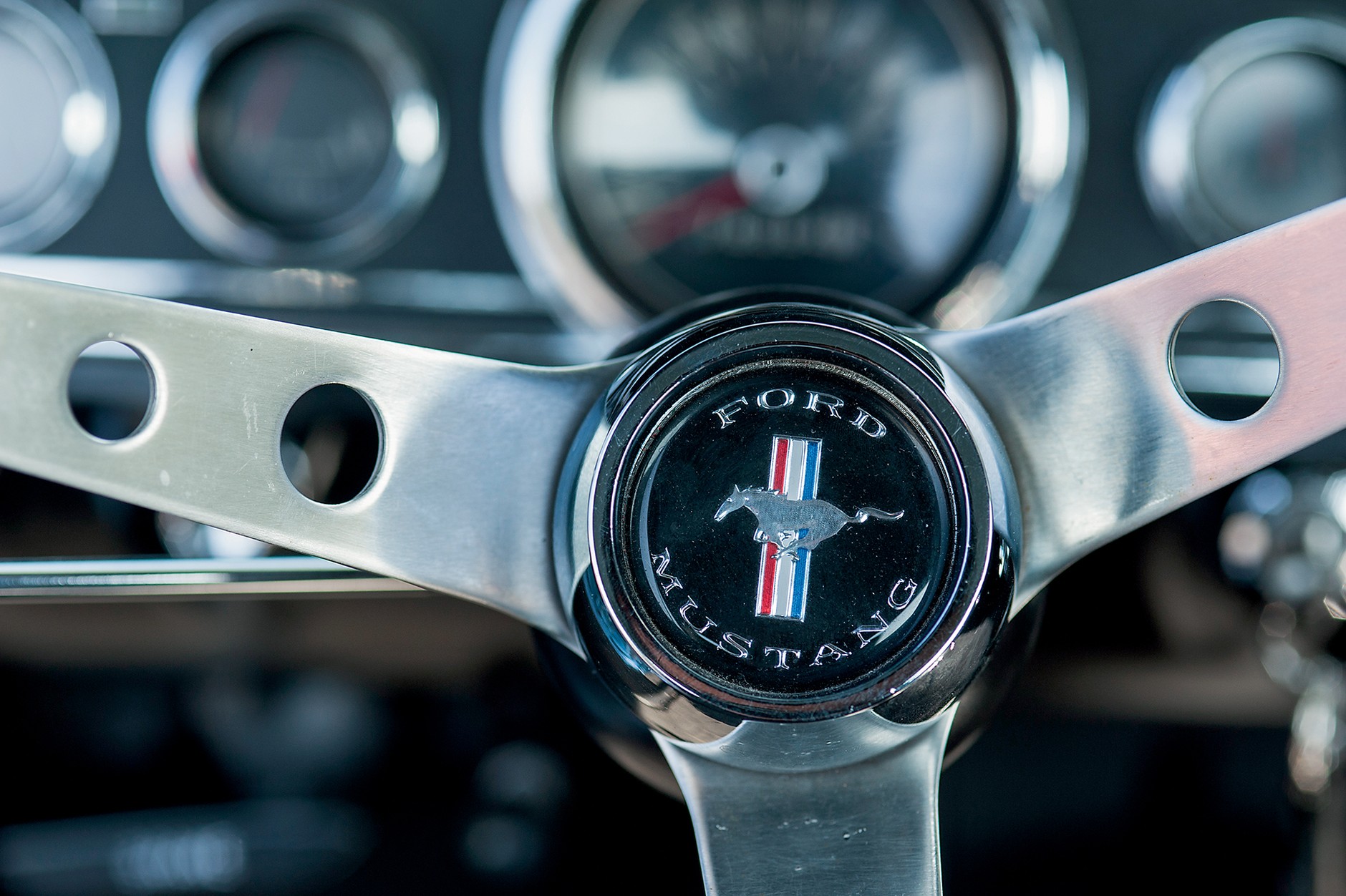 Ford Mustang Coupe 289 - galopujący klasyk